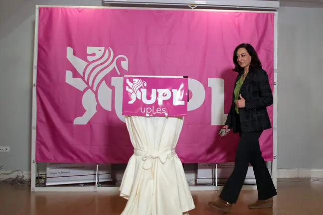 La candidata de Unión del Pueblo Leonés, Alicia Gallego, analiza los resultados de las elecciones. Foto: Peio García.