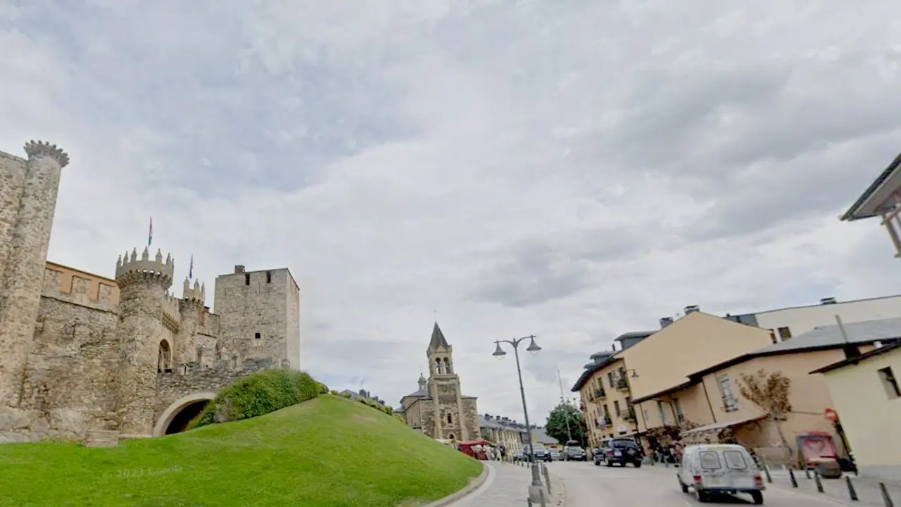 Imagen de la Avenida del Castillo de Ponferrada.