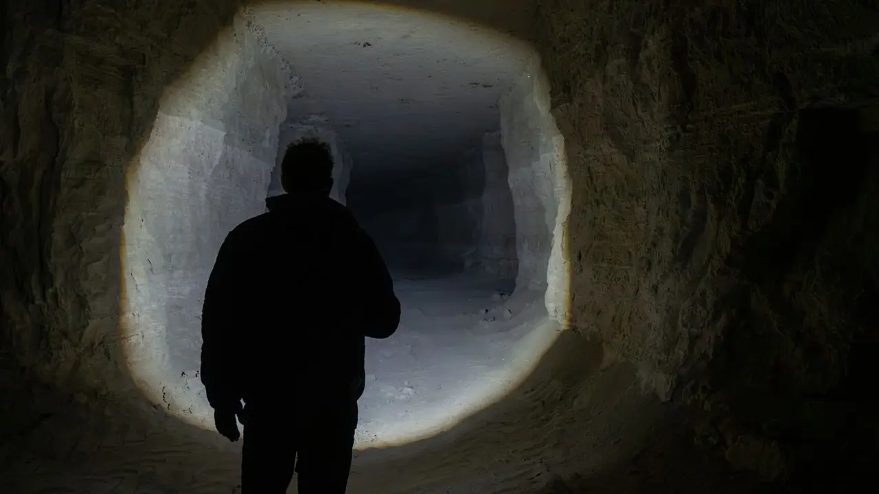 Imagen interior de las minas de yeso de Hornillos de Cerrato.