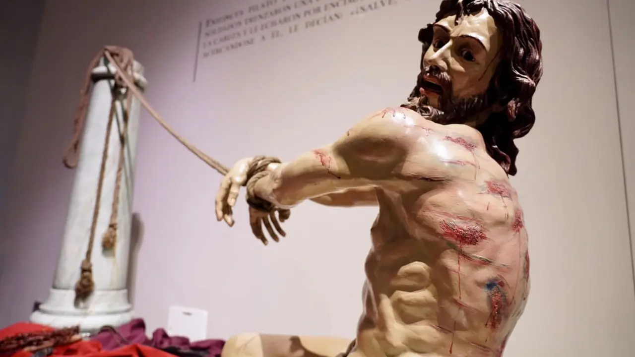 Una de las imágenes que procesionan en la Semana Santa de León, durante su exposición en el Museo Diocesano. Foto: Campillo