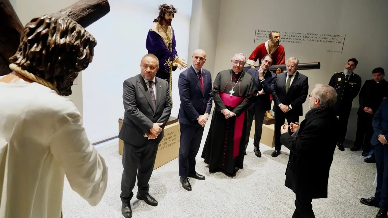 Acto de inauguración del Museo Diocesano y de la Semana Santa de León, con la asistencia del presidente de las Cortes Autonómicas, Carlos Pollán, el consejero de Medio Ambiente, Vivienda y Ordenación del Territorio, Juan Carlos Suárez-Quiñones, el alcalde de León, José Antonio Diez, y otros representantes institucionales. Foto: Campillo