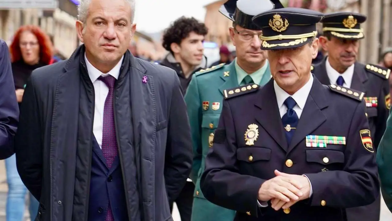 El Plan de Comercio Seguro para esta navidad en Castilla y León desplegará 250 efectivos en las principales zonas comerciales de la ciudad de León, a los que se sumará la Policía Local. Foto: Campillo