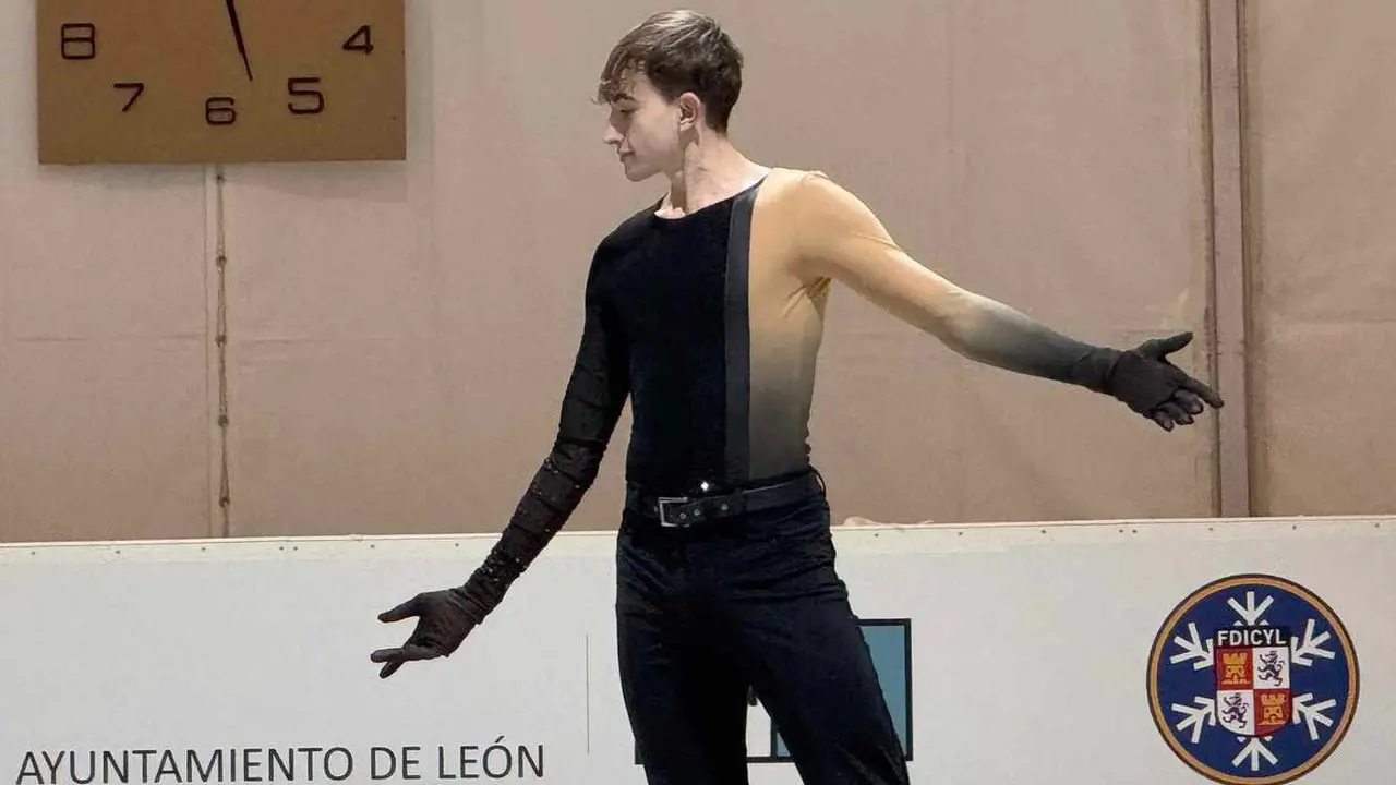 Un instante de la inauguración de la pista de  hielo de León.