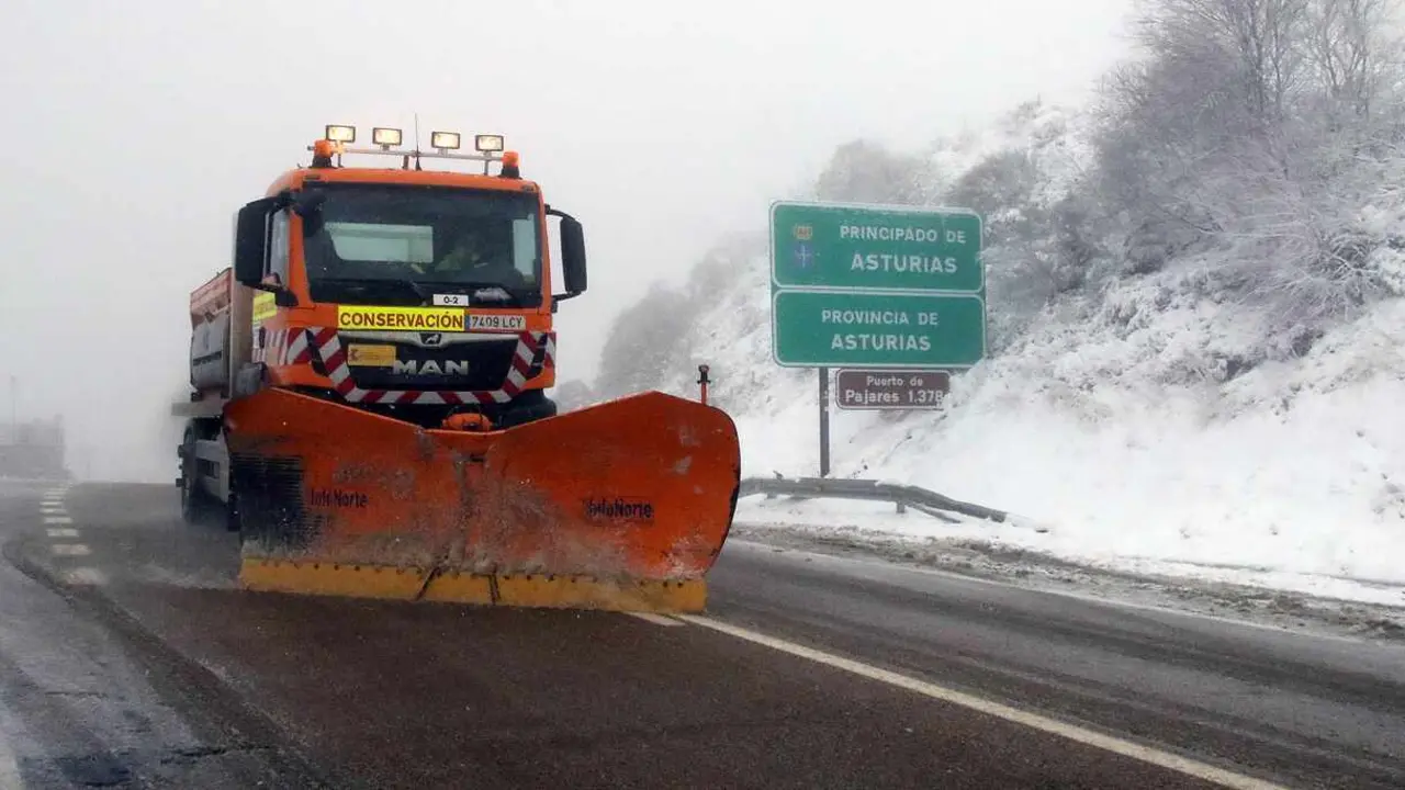 La nieve cubre la montaña de León en el puerto de Pajares y la comarca de los Argüellos. Fotos: Peio García