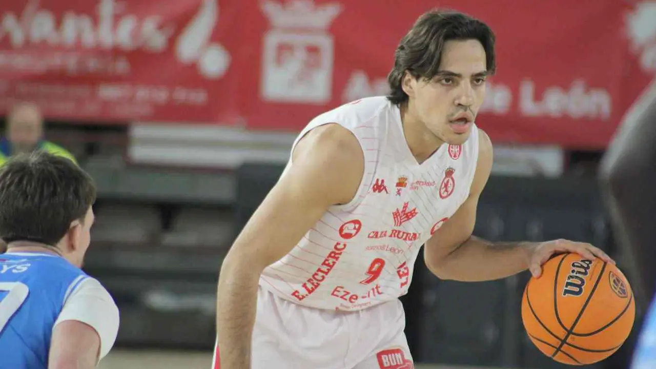 Un lance del encuentro disputado por la Cultural de Baloncesto ante el Huelva.