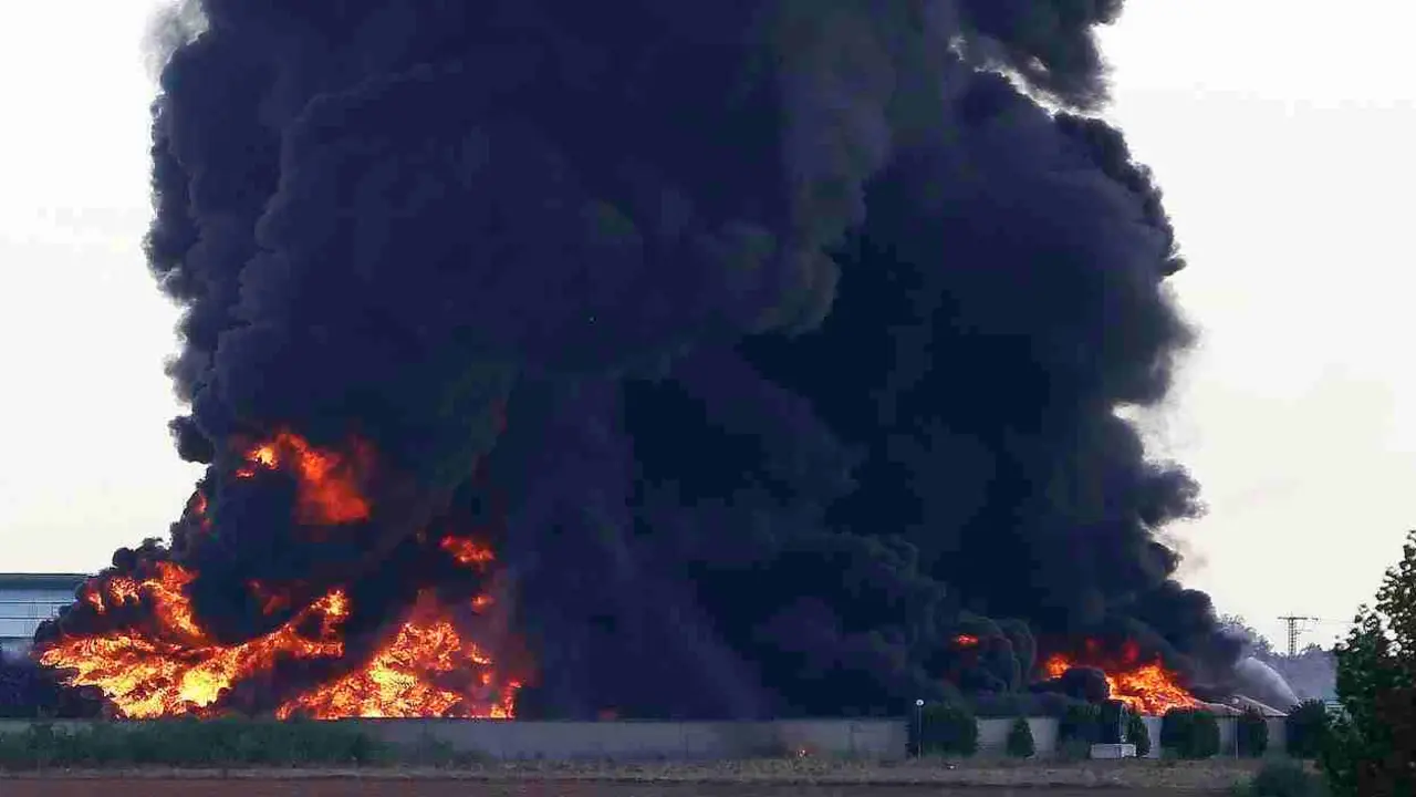 El incendio en RMD provocó la quema de 12.000 toneladas de neumáticos.