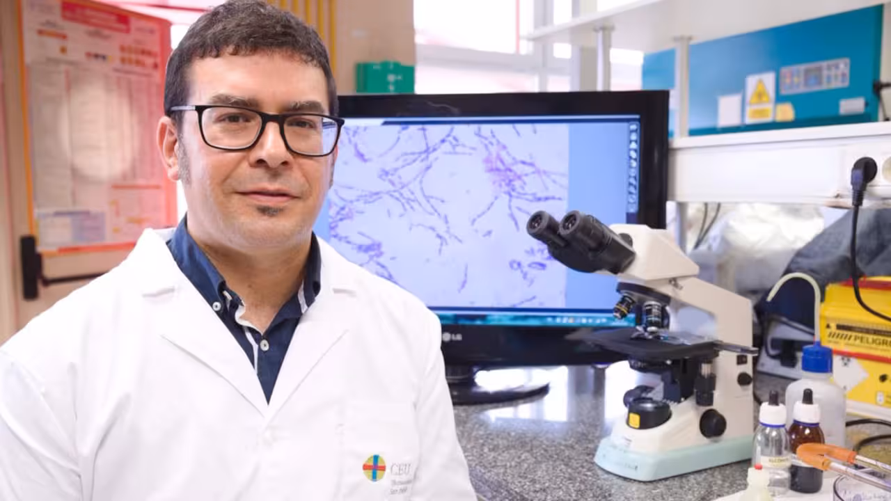 El virólogo leonés Estanislao Nistal demuestra que la vacuna de la gripe reduce el riesgo de muerte.