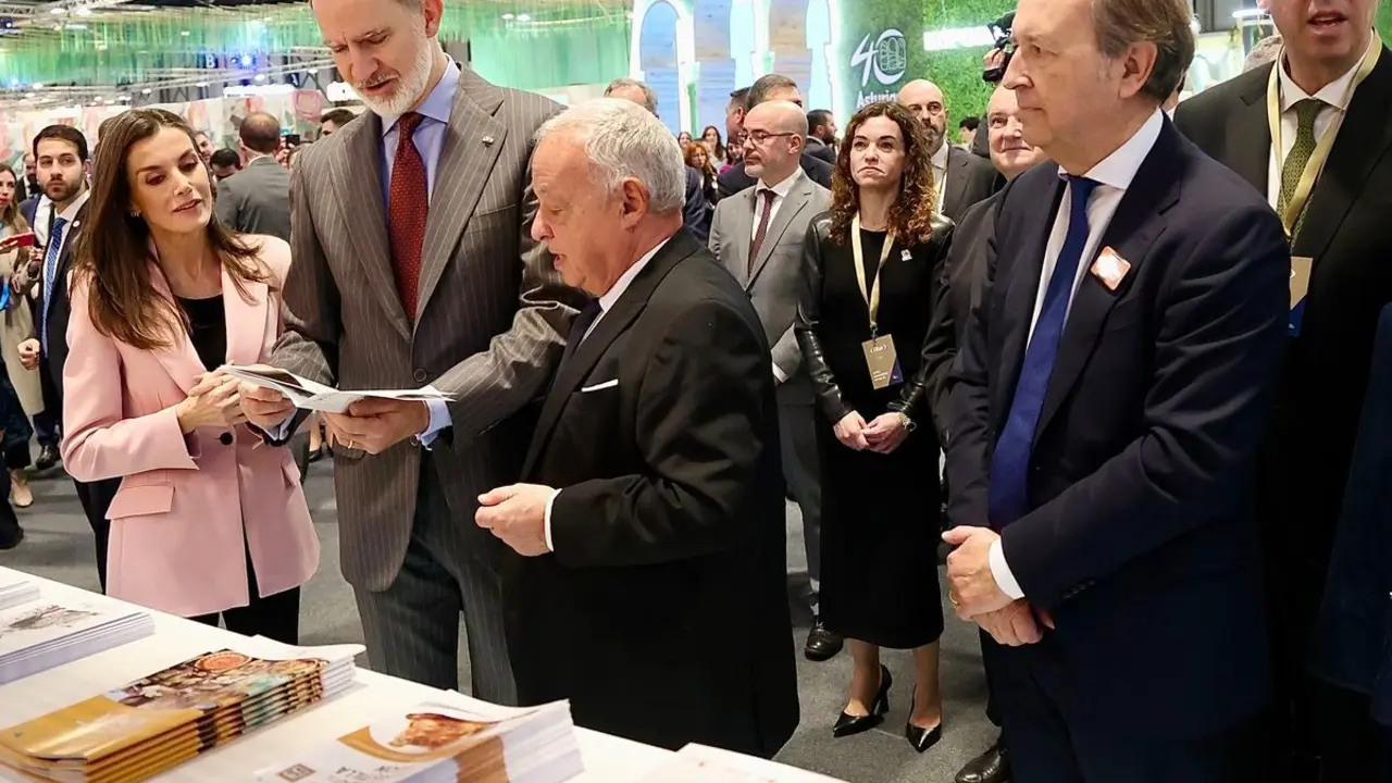Los Reyes durante la Inauguraci&oacute;n de Fitur 2025, visitan el stand de Castilla y Le&oacute;n. Foto: Juan L&aacute;zaro