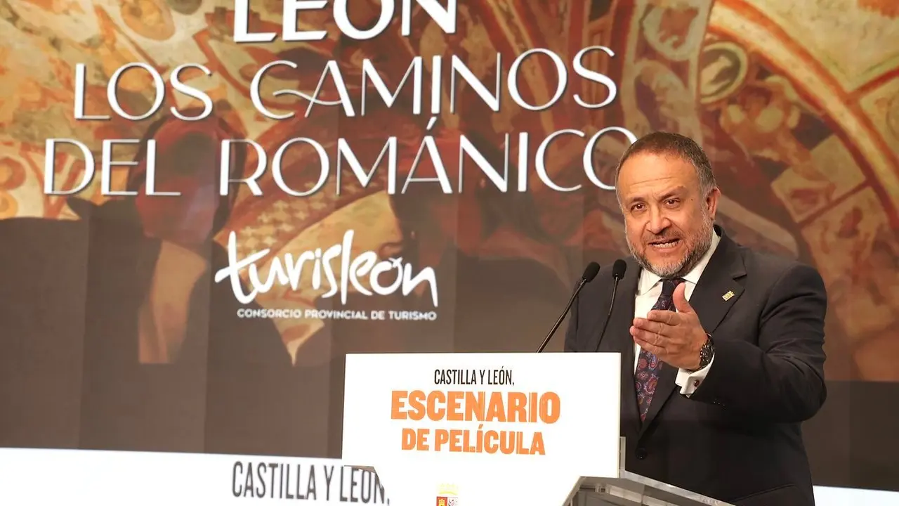El Consorcio de Turismo de León puso hoy el foco en 19 recursos seleccionados y que constituyen la denominada ‘Ruta del románico’, una idea presentada hoy en el expositor de Castilla y León, junto a un nuevo spot publicitario, en el marco de la Feria Internacional de Turismo (Fitur), que se celebra en Madrid. Fotos: Juan Lázaro