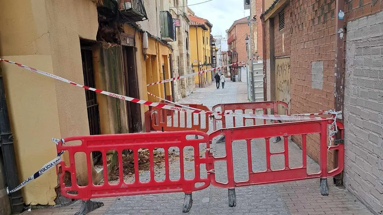 Imagen tomada por la Policía Local de la zona acordonada en la Calle Herreros.