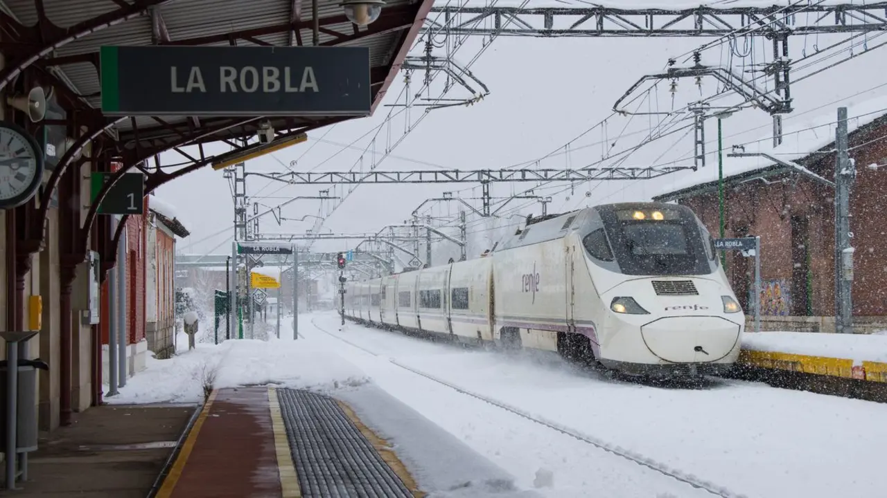 La cuenta 'Vía Muerta' publica el documental ‘La conquista del puerto: 140 años del ferrocarril en Pajares’.
