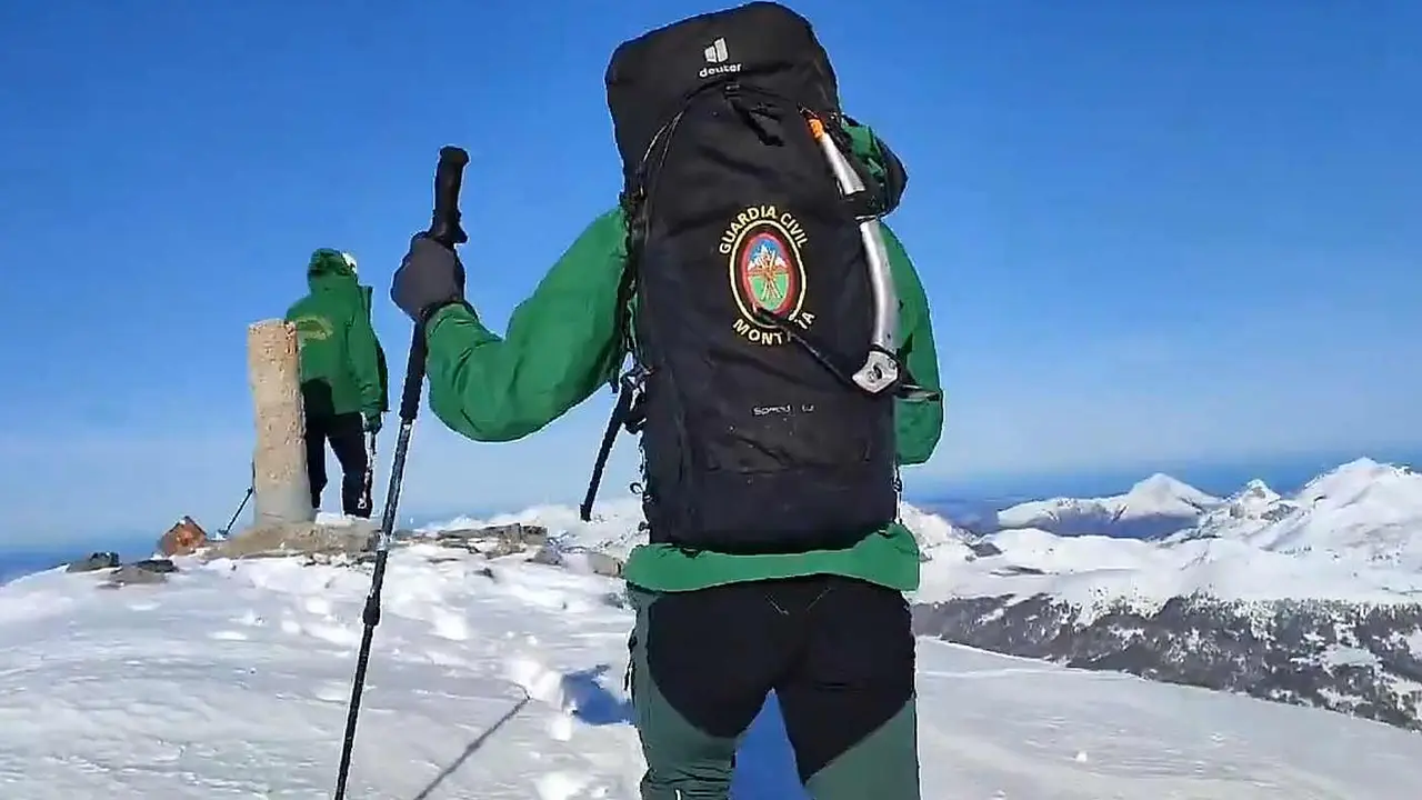 Efectivos del Greim, durante su recorrido por