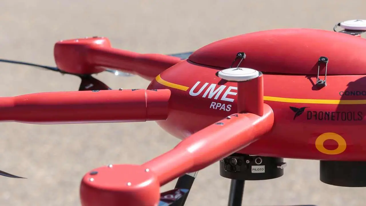 Imagen de uno de lo vehículos aéreos pertenecientes a la Unidad de Drones de la Unidad Militar de Emergencias ubicada en la Base Militar Conde de Gazola de El Ferral del Bernesga.