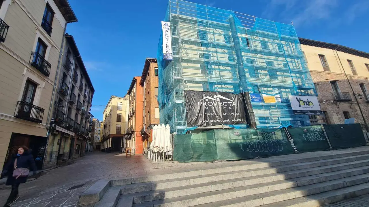 Apartamentos turísticos en un inmueble ubicado en la Plaza de Don Gutierre, en pleno casco histórico.