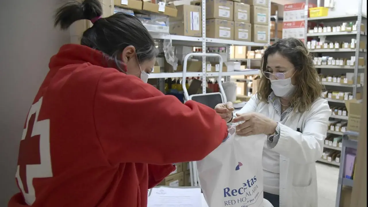 Representantes de Cruz Roja en León y del Complejo Asistencial Universitario leonés mantuvieron un encuentro para abordar los diferentes acuerdos de colaboración.