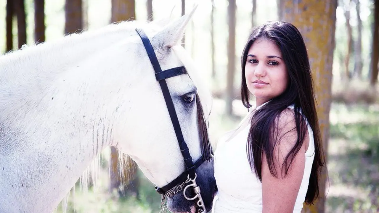 Ana Martínez Ferreras, diseñadora de interiores y apasionada de los caballos y la música.