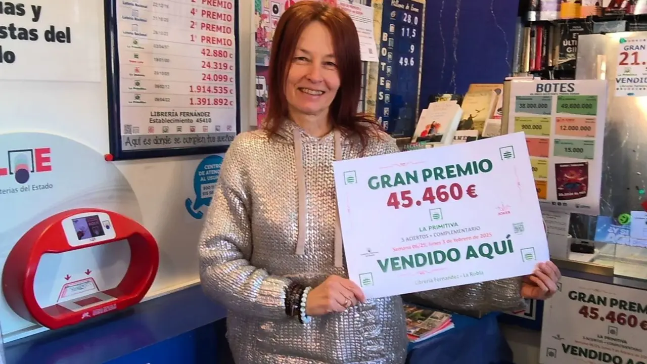 Segundo premio de La Primitiva entregado en la Librería Fernández Gela de La Robla.
