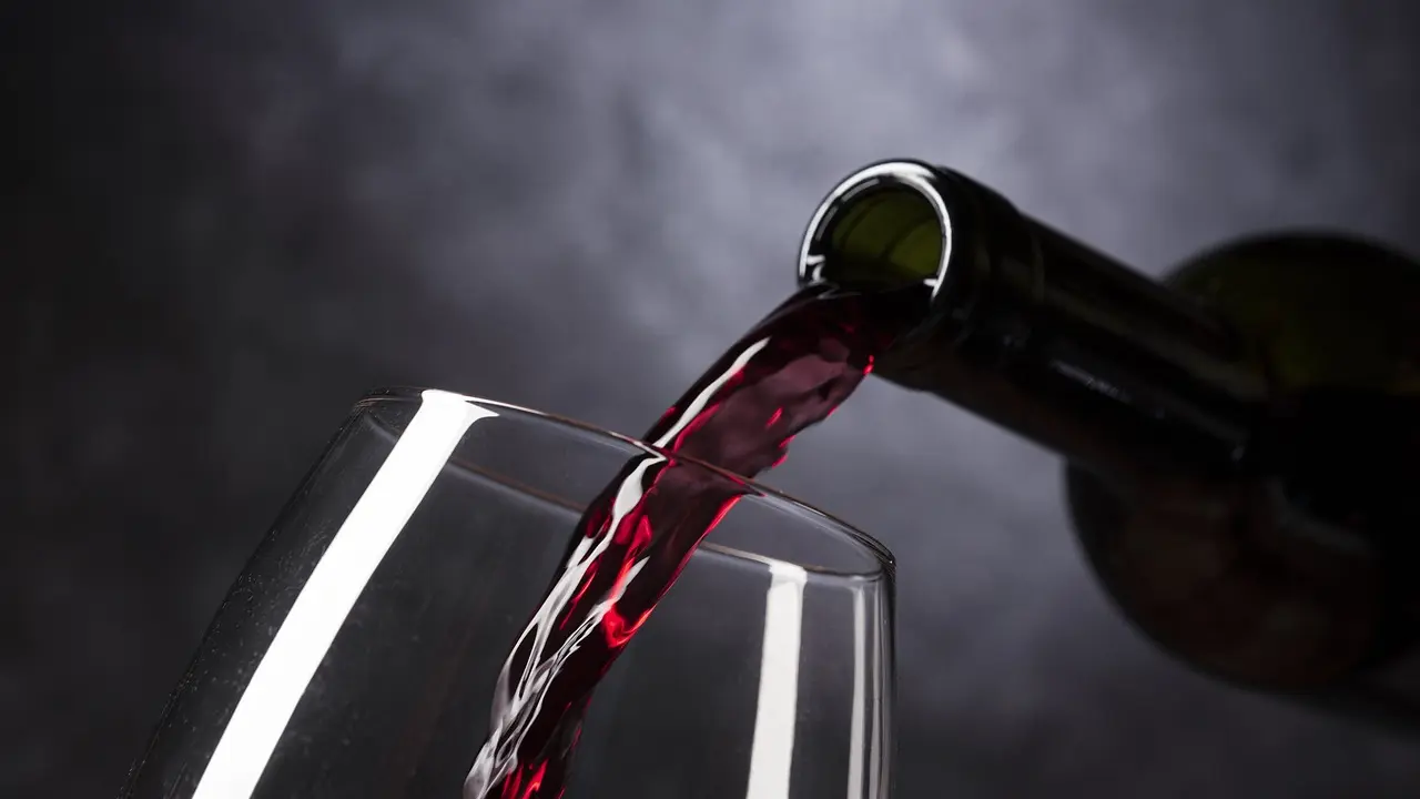 Imagen de archivo de una copa de vino.