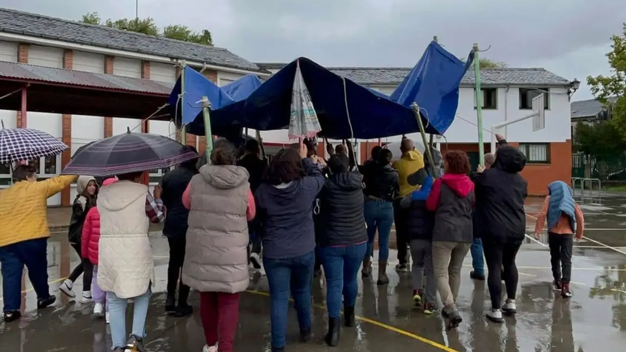 UPL se suma a la petición de una cubierta para el colegio de Columbrianos, en Ponferrada.