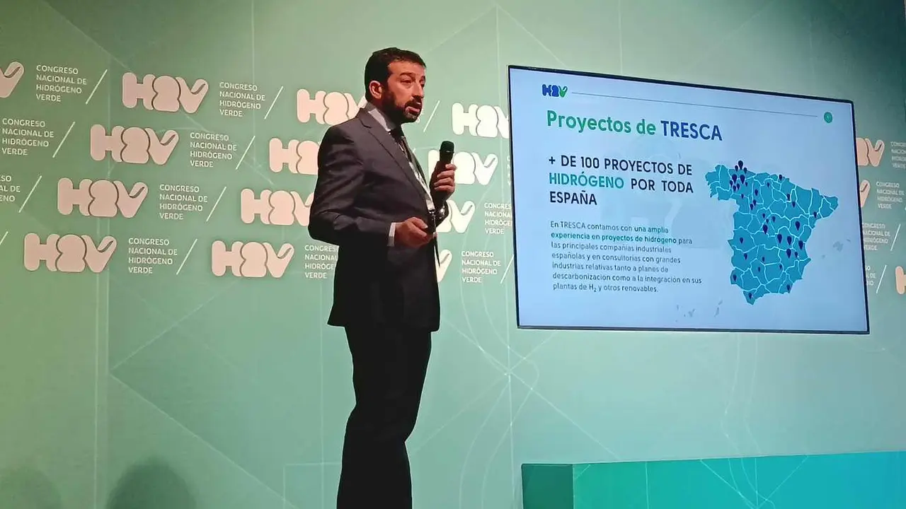 Ponencia impartida por el director Comercial y de Desarrollo de Negocio de Tresca Ingeniería, Raúl Rodríguez Parra. En su intervención, ha destacado el potencial del amoniaco renovable en el proceso de desfosilización del transporte y de la industria.