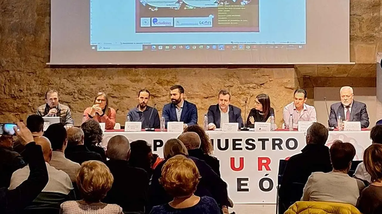 Los empresarios leoneses, junto a León Propone, se han sumado a la urgente necesidad de un Aeropuerto con terminal de carga para León.
