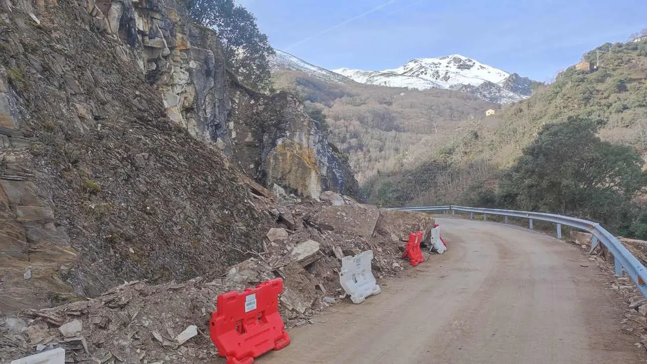 Imagen de la carretera tras la intervención de los equipos de la Diputación de León.