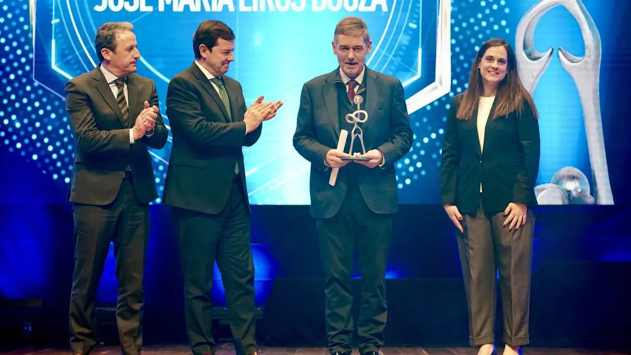 El presidente de la Junta de Castilla y León, Alfonso Fernández Mañueco, participa en la gala de entrega de los II Premios Diagnóstico 2025 de CyLTV. Fotos: Campillo