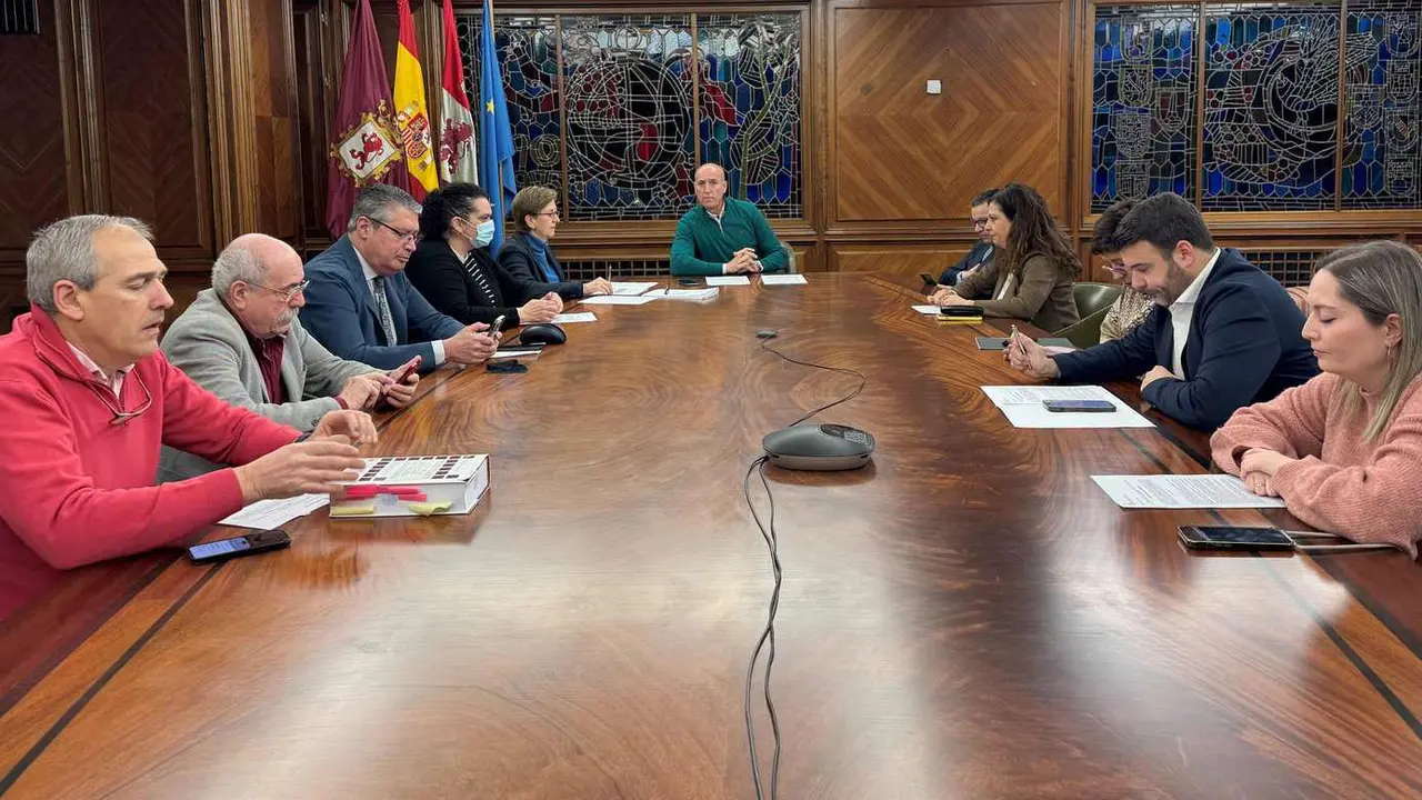 Imagen de la Junta de Gobierno Local del Ayuntamiento de León celebrada este viernes. Foto: AytoLeón