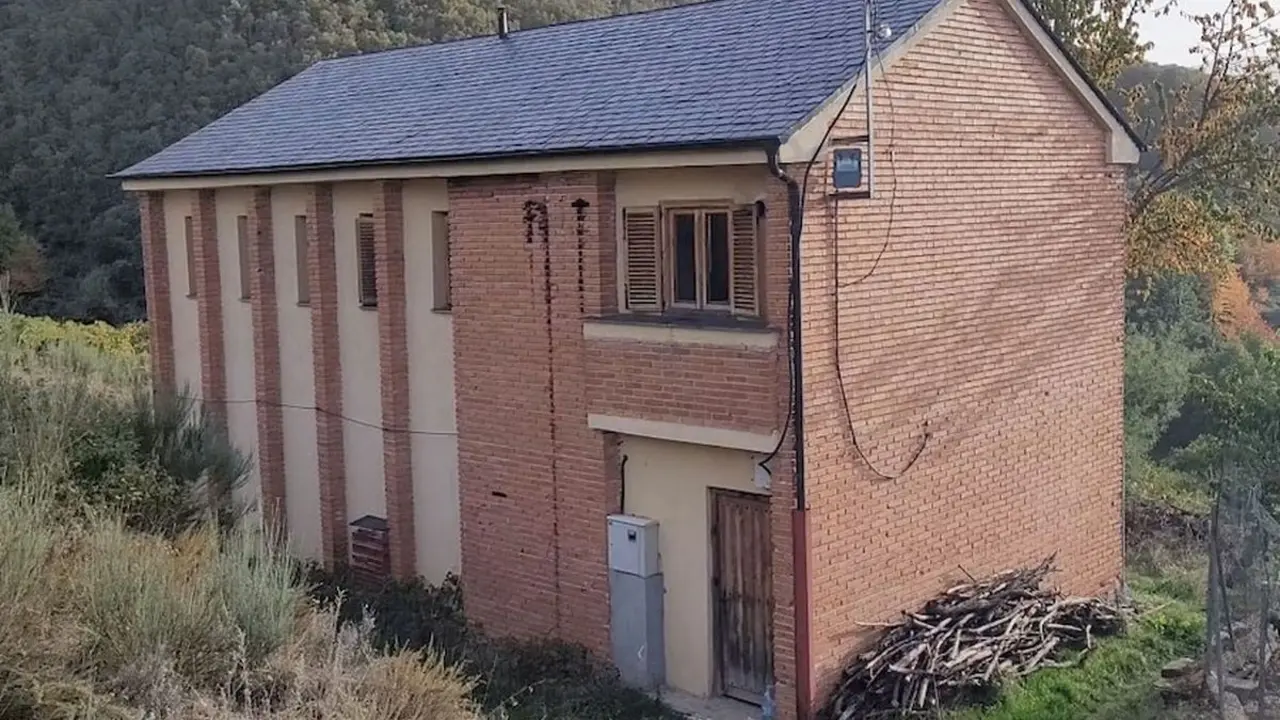 El Ayuntamiento de Ponferrada acuerda el uso compartido de las escuelas de Espinoso de Compludo.