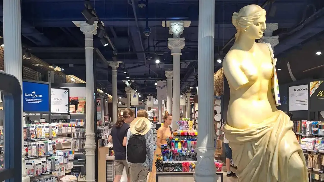 La mejor tienda de bellas artes de todo Madrid lleva sello leonés. 30.000 referencias, 'Hartem Bar' y una novedosa propuesta que atrapa a miles de clientes en una iniciativa de la leonesa 'Mi Tienda de Arte'.