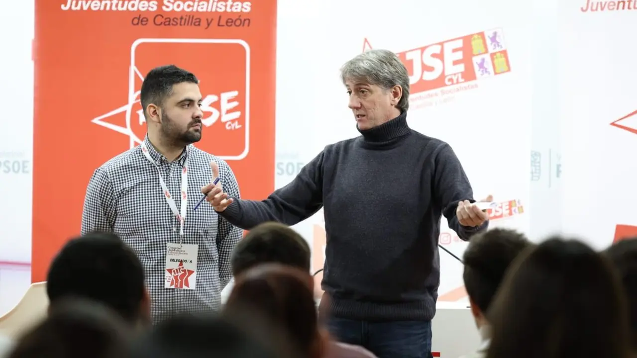 El secretario general electo, Carlos Martínez, se reúne en Valladolid con Juventudes Socialistas de CyL.