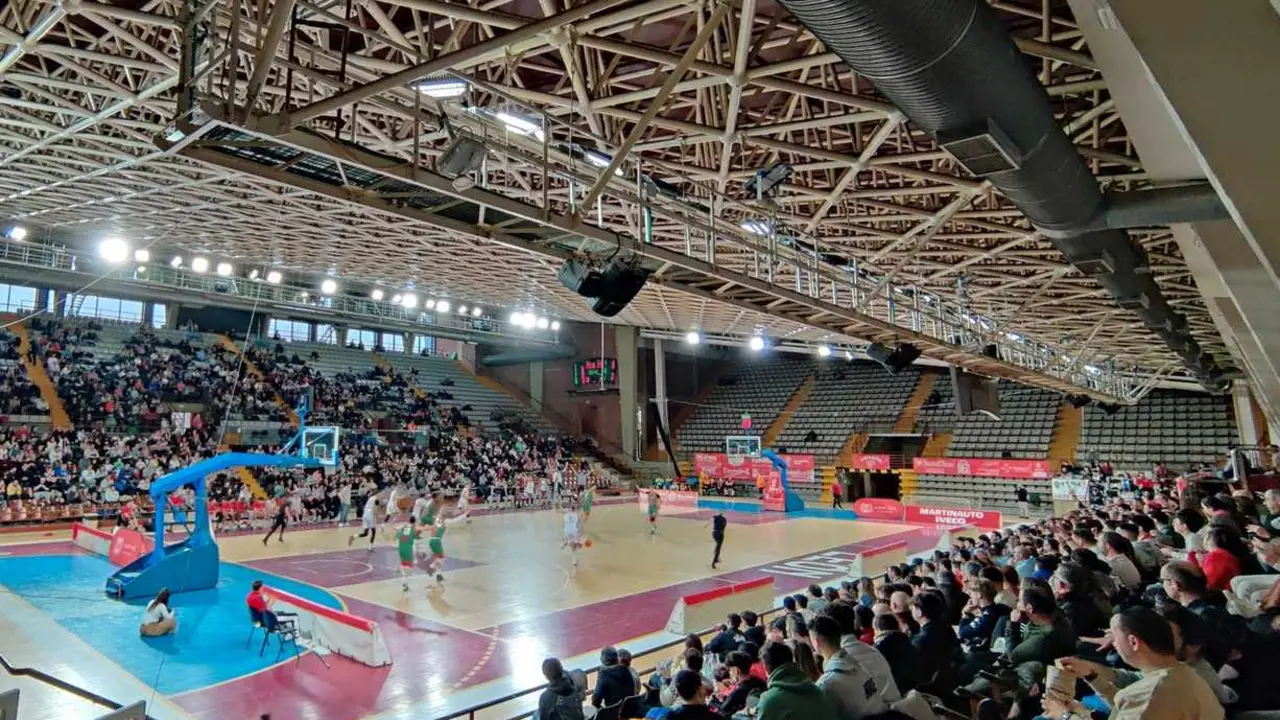 Un instante del encuentro disputado por la Cultural y Deportiva Leonesa de Baloncesto este domingo en el Palacio de los Deportes.