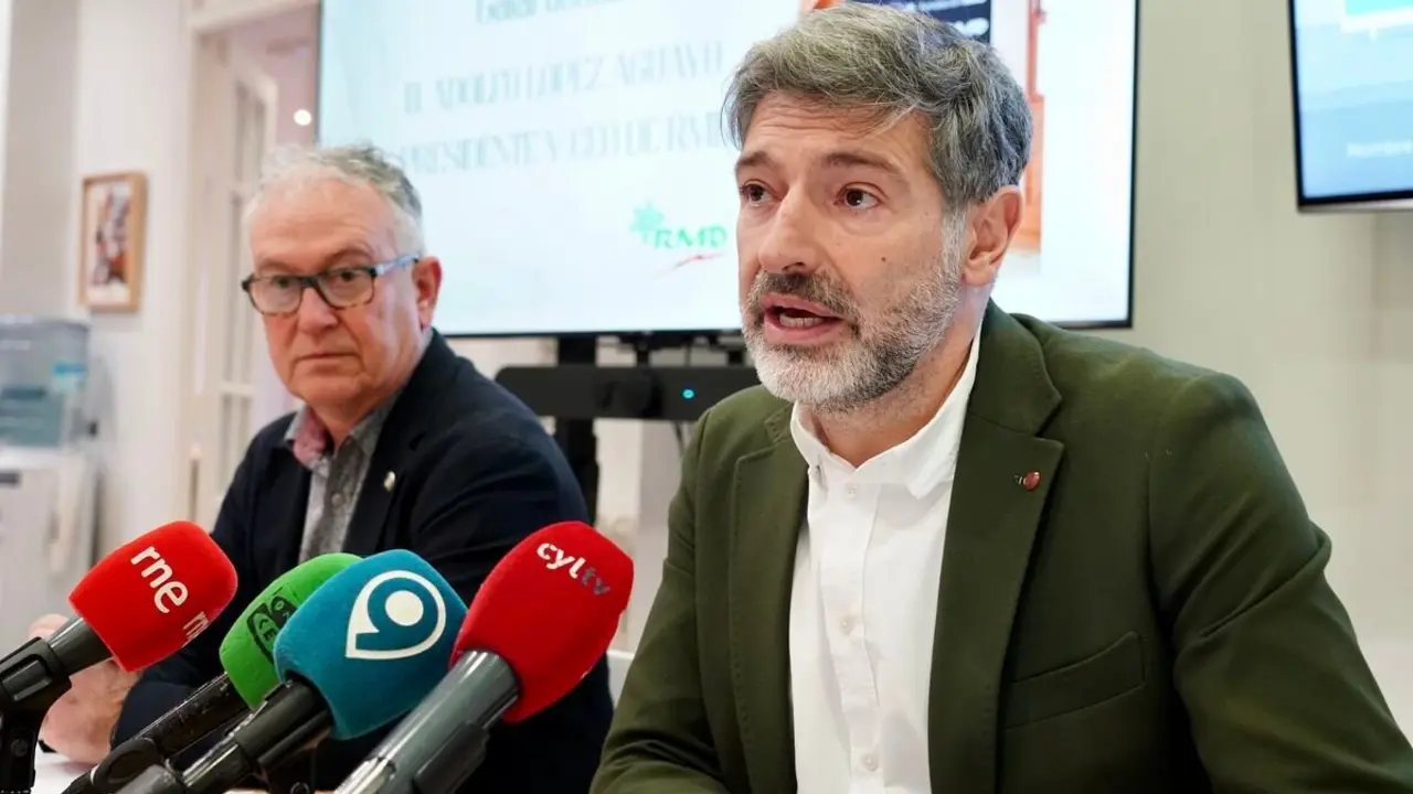 El presidente del Círculo Empresarial Leonés, Julio César Álvarez, y el secretario general, Nicesio Álvarez, durante una rueda de prensa. Foto: Campillo