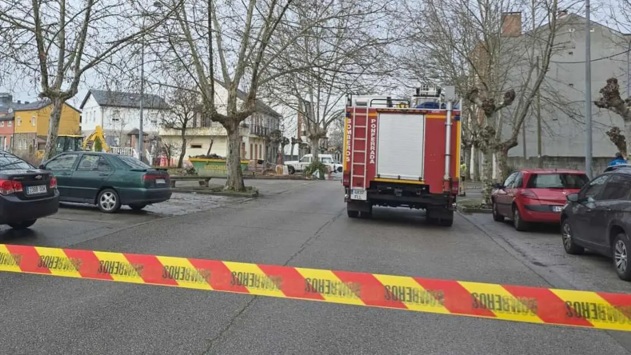 Efectivos de Bomberos de Ponferrada en el lugar del suceso.