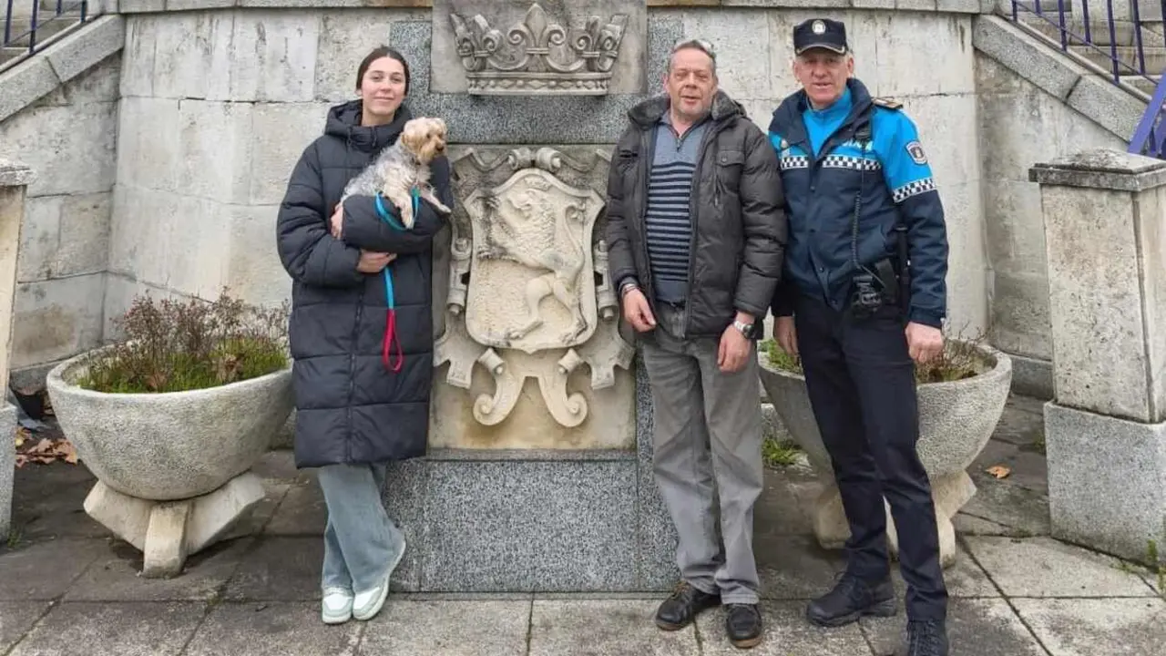 El empeño de la pareja que localizó al can y el trabajo de la Policía Local de León han permitido un final feliz para el cachorro.