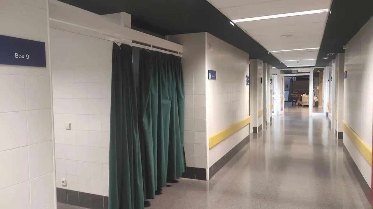 Imagen de los 'box' de Urgencias en el Hospital de León (Caule).