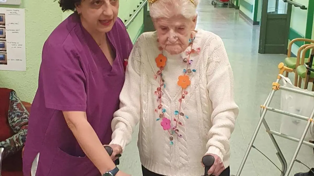 Antonina Carro, natural de Ocero, se encuentra en el Centro de Mayores Santa Luisa dependiente de la Diputación.