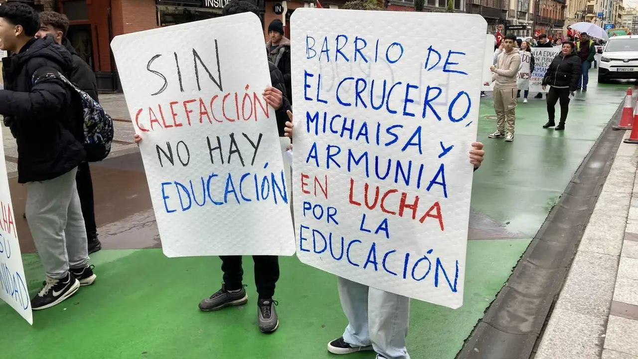Manifestación por la calidad de la enseñanza pública en León.