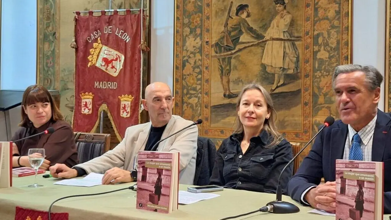 Un instante de la presentación del libro en la Casa de León en Madrid.