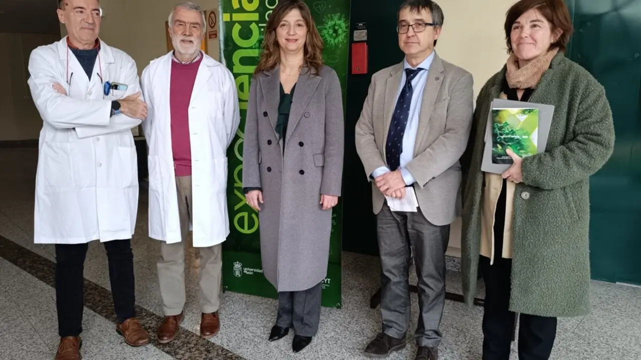 De izquierda a derecha, Paulino de Paz, Tomás Vigal, Nuria González, Santiago Gutiérrez y Ángeles Castro.