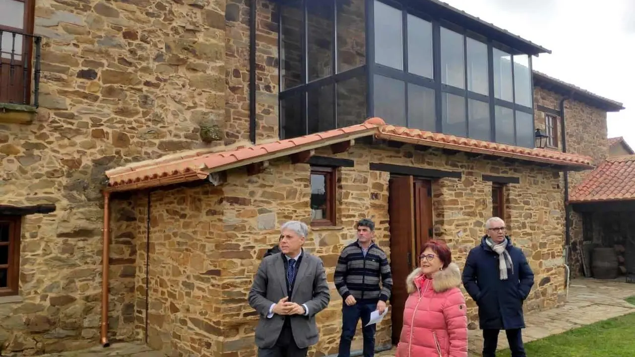El delegado de la Junta visita la conclusión de las obras, con una inversión de 55.000 euros.