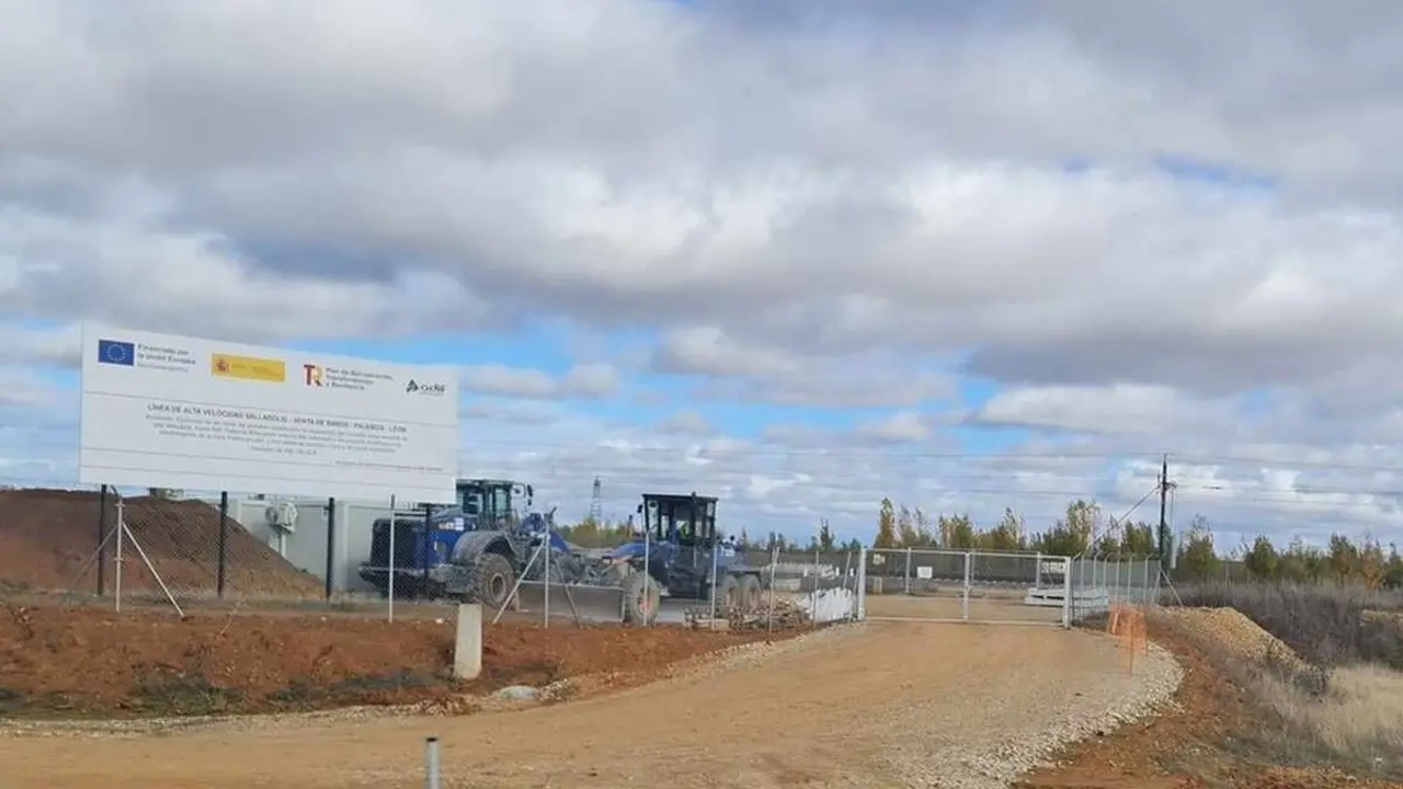 Imagen de las obras para la instalación de la doble vía del AVE a León.