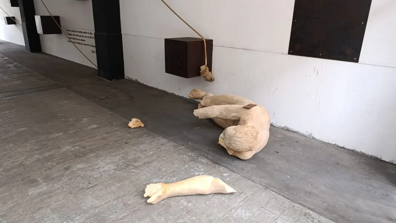 'El Recolector de Estrellas' amanece destrozado.