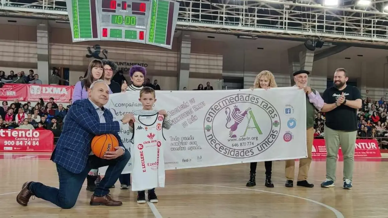 La solidaridad marcó el encuentro de la Cultural y Deportiva Leonesa en el Palacio.