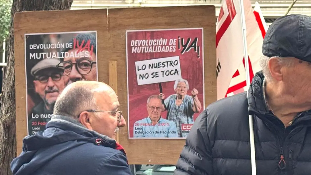 CCOO se concentra en León para exigir el pago de la deuda mutualistas. Fotos: Silvia García.