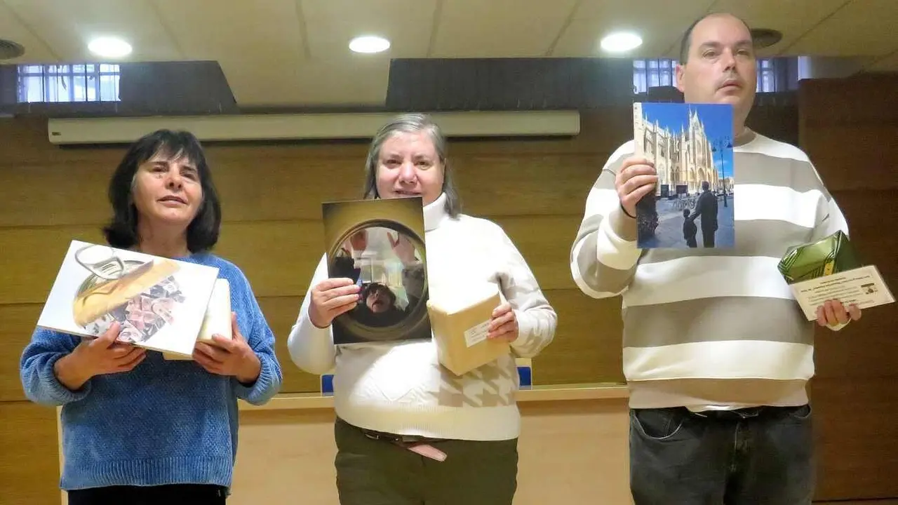 Imagen de los premiados, con sus fotografías y distinciones.