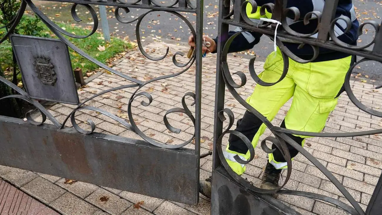 El Ayuntamiento de León cierra los parques de la capital por la previsión de fuertes rachas de viento. Foto: Campillo