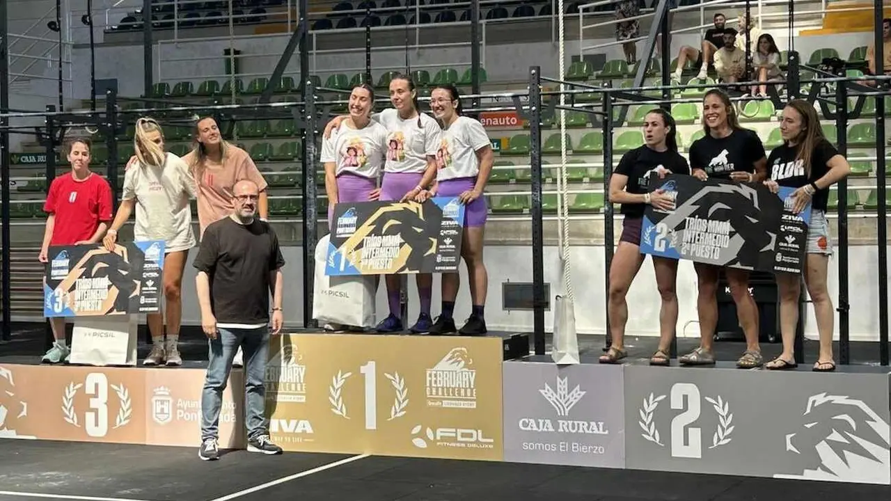 El alcalde de Ponferrada, Marco Morala, con los ganadores de la primera edición.