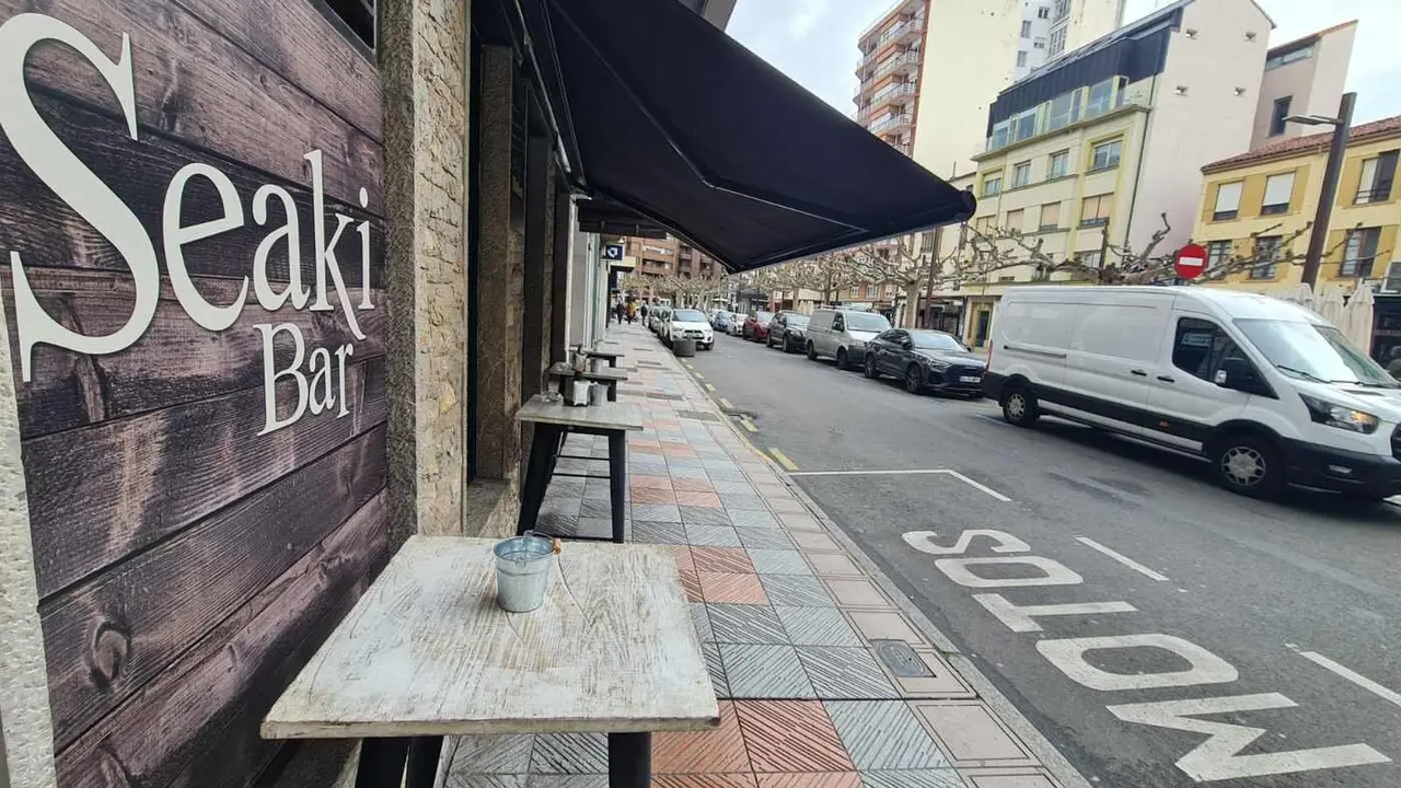 La Junta de Gobierno Local celebrada este viernes en el Ayuntamiento de León ha adjudicado las obras de peatonalización de la calle Fuero con una inversión de 470.000 euros. Fotos: Heraldo de León