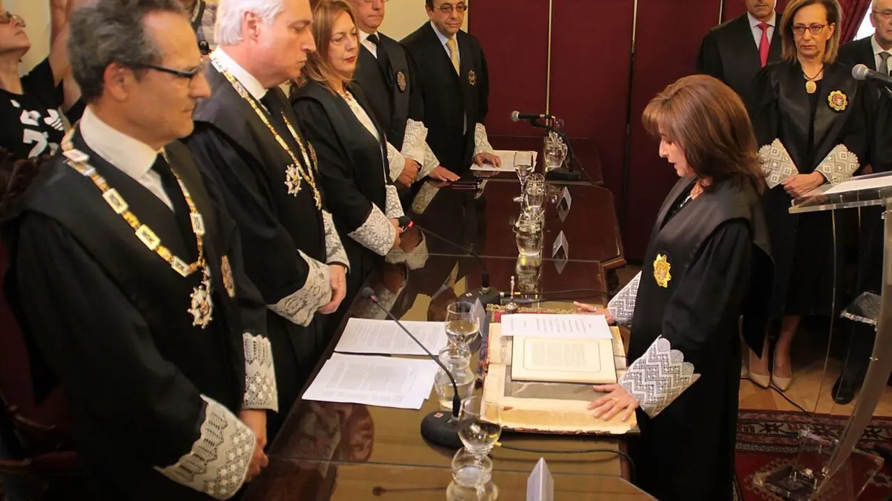 Toma de posesión ante la Sala de Gobierno del Tribunal Superior de Justicia de Castilla y León de Ana del Ser López (D) como presidenta de la Audiencia Provincial de León.